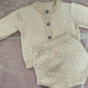 Quincy Mae knit bloomer and sweater 12-18month
